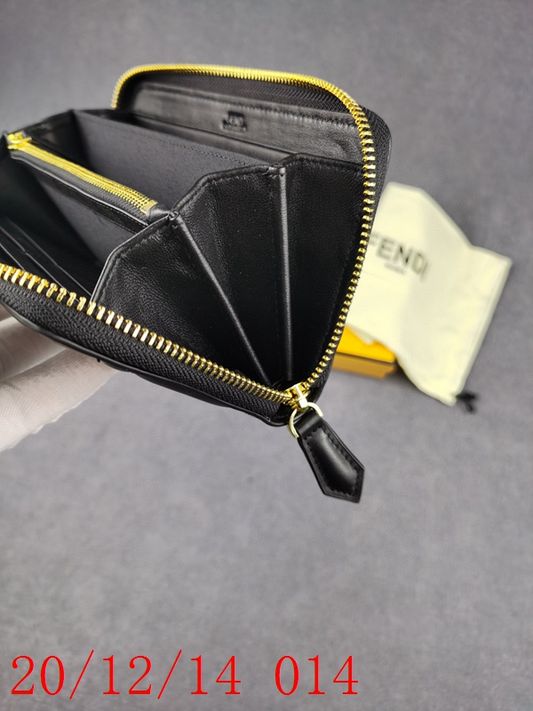 超激安ブランド財布偽物着用イメージ